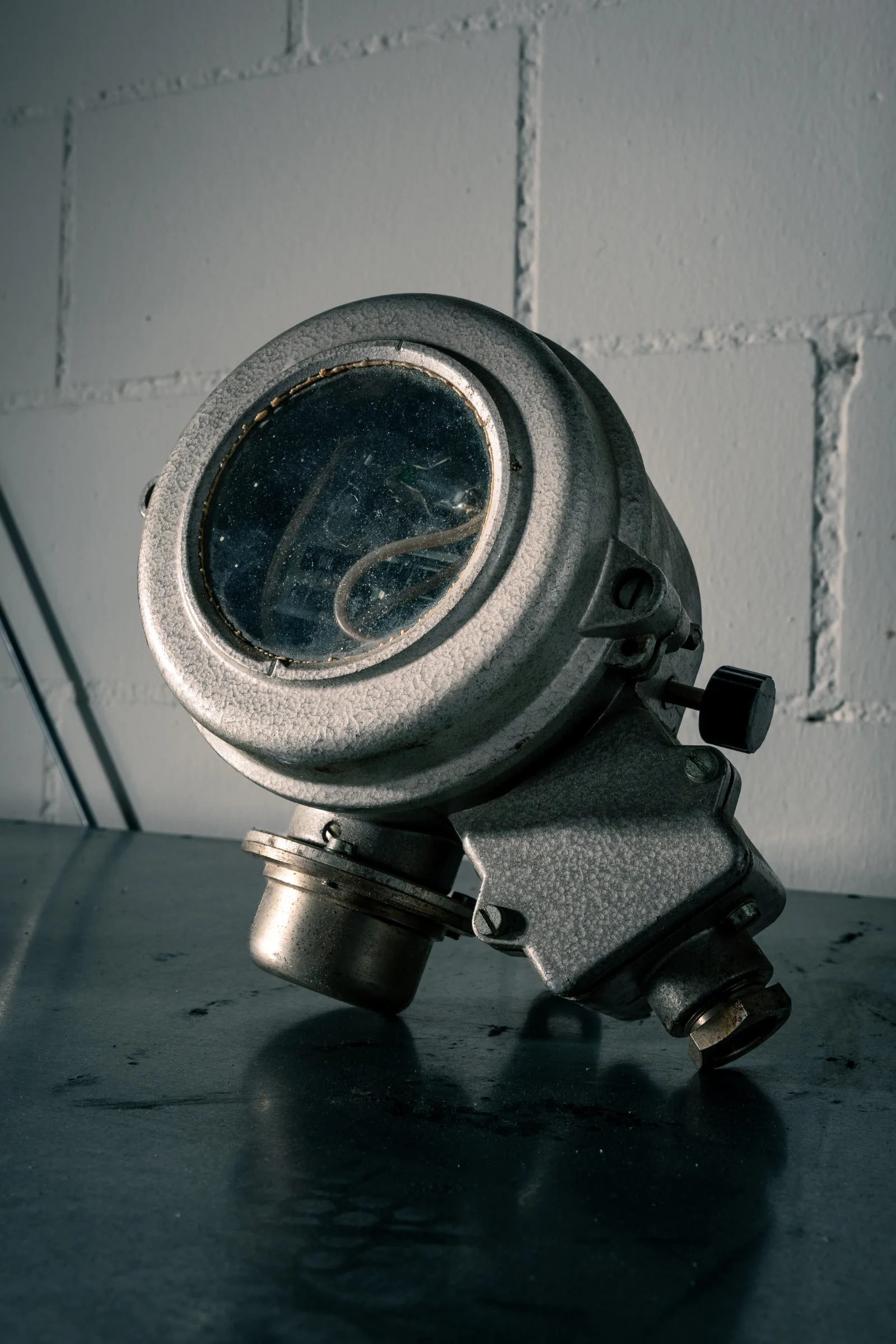 Museum im Übungsraum der Leutwyler Kühlanlagen AG in Bäretswil – hier mit Kolben aus einem Verbrenner Motor.